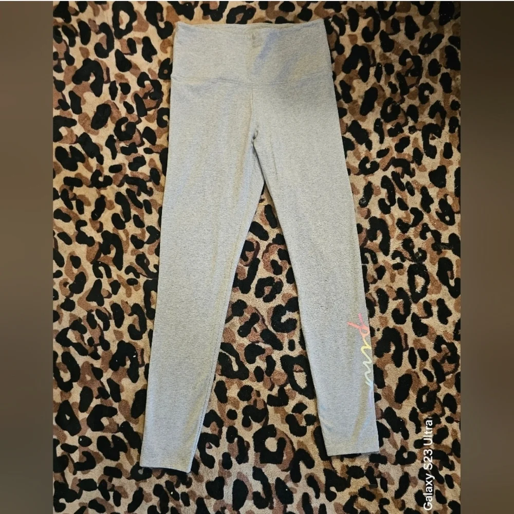 PINK Victoria's Secret Gray Leggings with Colorful Logo - Picture 1 of 3